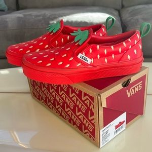VANS
Kids Red Classic Slip-On Berry Little Kids Sneakers